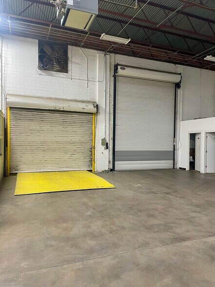 More Photos Of 30 Essex St, San Antonio Warehouse For Lease