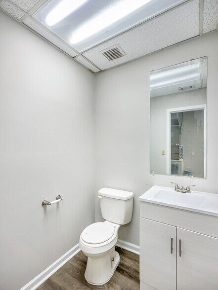 More Photos Of 720-742 McFarland Blvd, Northport Unknown For Lease