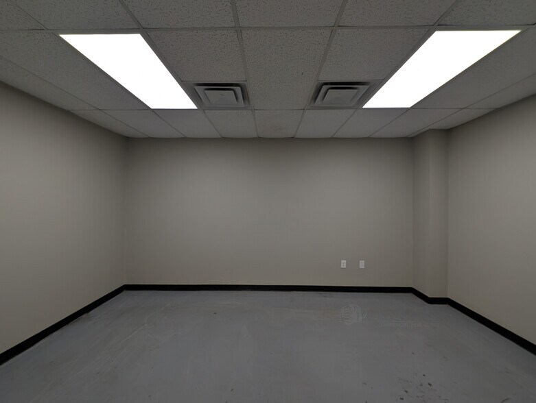 More Photos Of 2807 S County Road 1242, Midland Warehouse For Lease