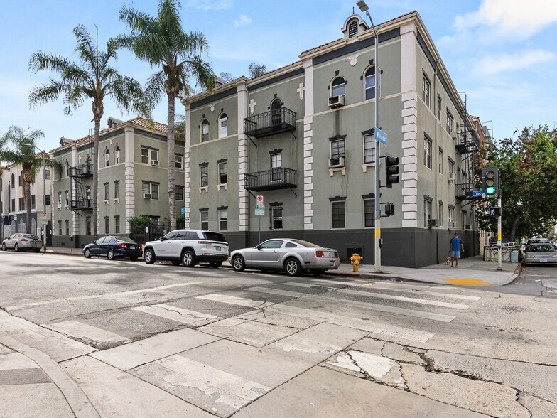 More Photos Of 6434 Yucca St, Los Angeles Apartments For Sale