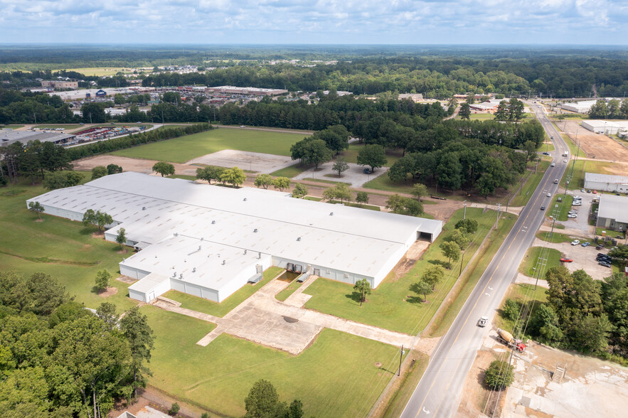 Primary Photo Of 212 Industrial Park Rd, Starkville Warehouse For Lease