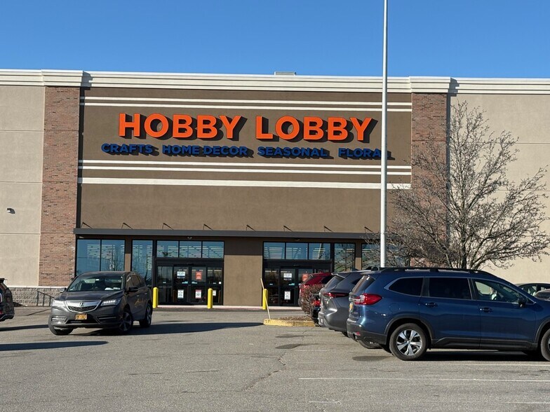 More Photos Of 895 E Gate Blvd, Garden City General Retail For Lease
