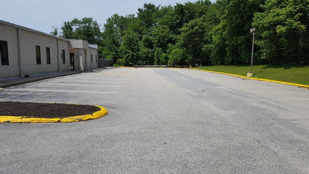 More Photos Of 109-113 Salem Tpke, Norwich Unknown For Lease