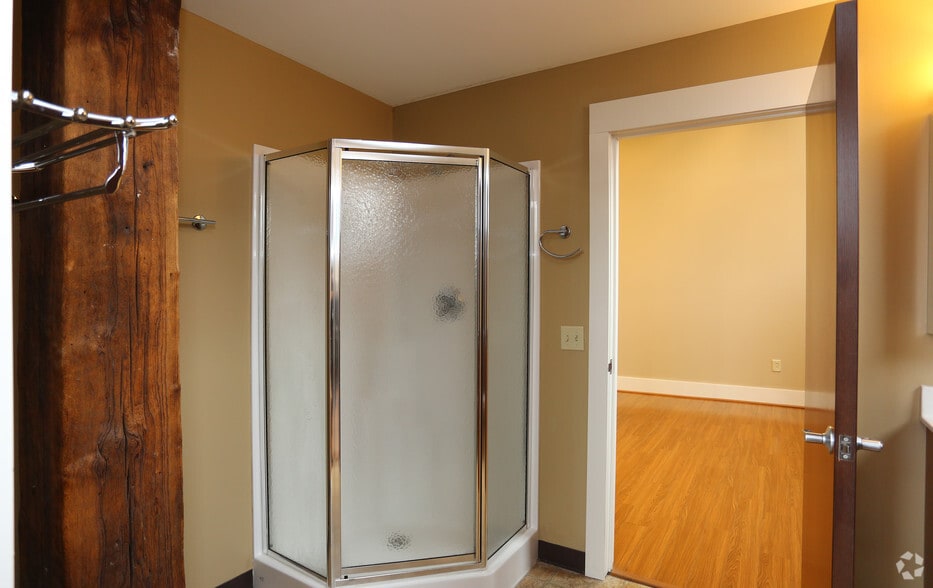 More Photos Of 55 Railroad St, Rochester Apartments For Lease