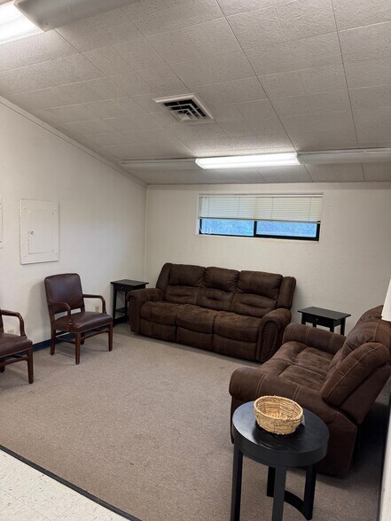 More Photos Of 3792 Feather River Blvd, Olivehurst Office For Lease