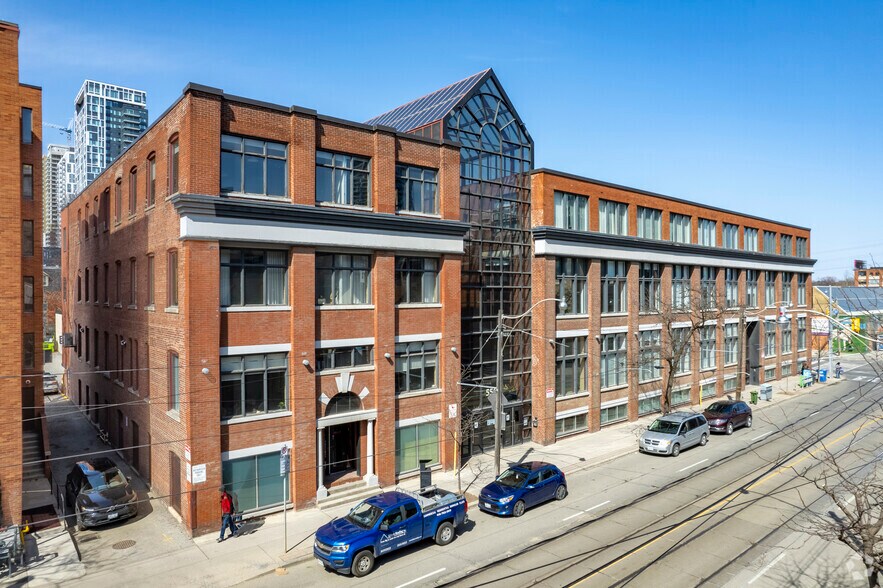 Primary Photo Of 550-554 Queen St E, Toronto Loft Creative Space For Lease