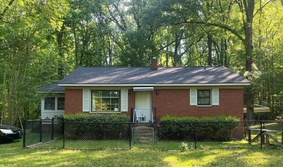 More Photos Of 2117 E John St, Matthews Office For Lease