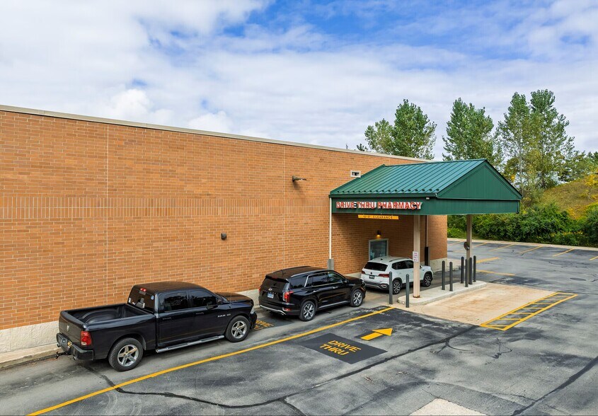 More Photos Of 3900 N US 31 South, Traverse City General Retail For Sale