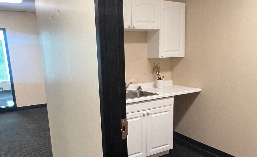 More Photos Of 1540 Cornwall Rd, Oakville Office For Lease