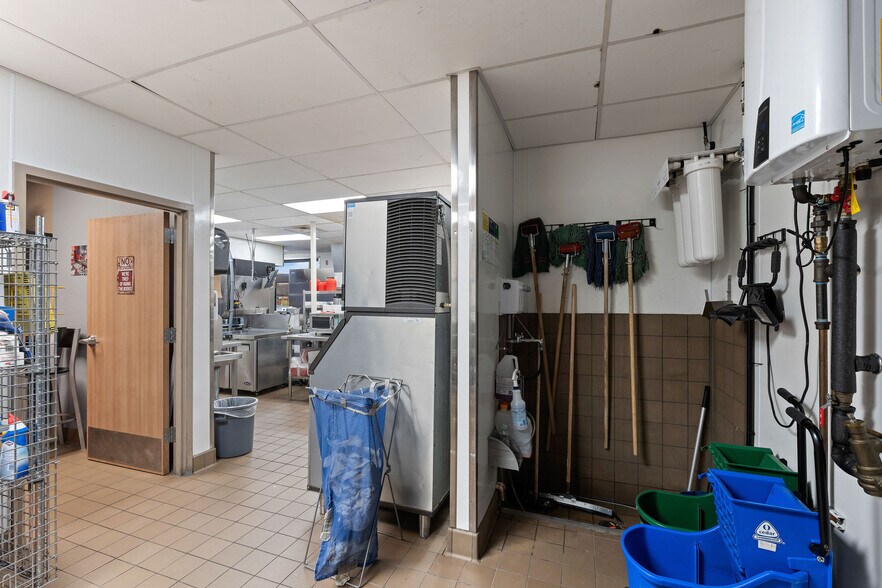 More Photos Of 205 18th St, Kalispell Fast Food For Sale