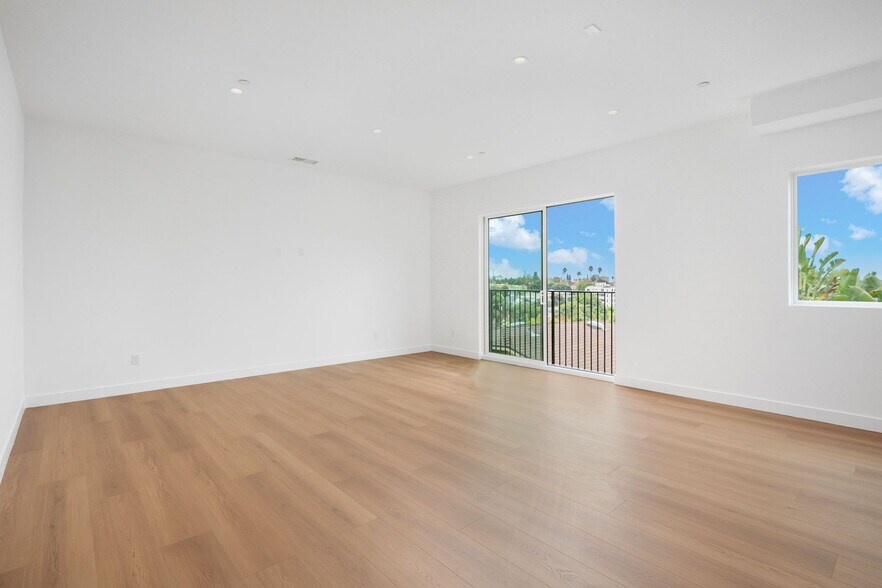 More Photos Of 726 Robinson St, Los Angeles Apartments For Sale