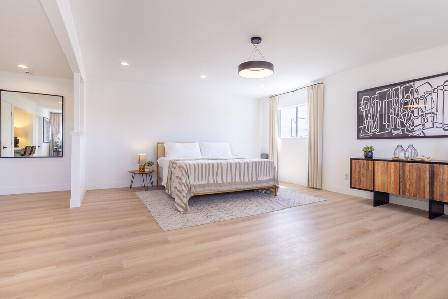 More Photos Of 13123 W Washington Blvd, Los Angeles Showroom For Lease