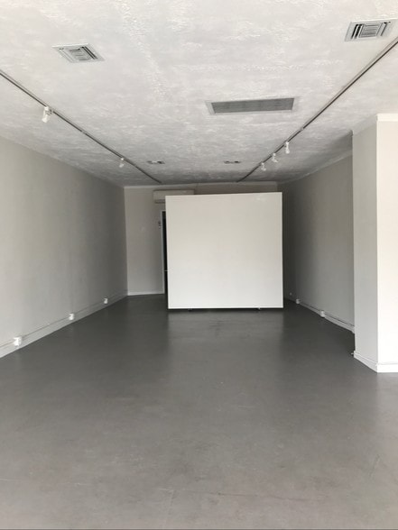 More Photos Of 77 Jobs Ln, Southampton General Retail For Lease