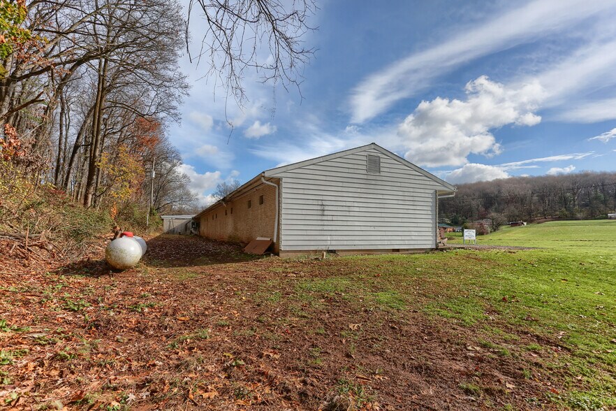 More Photos Of 4221 Stiegel Pike, Newmanstown Hotel For Sale