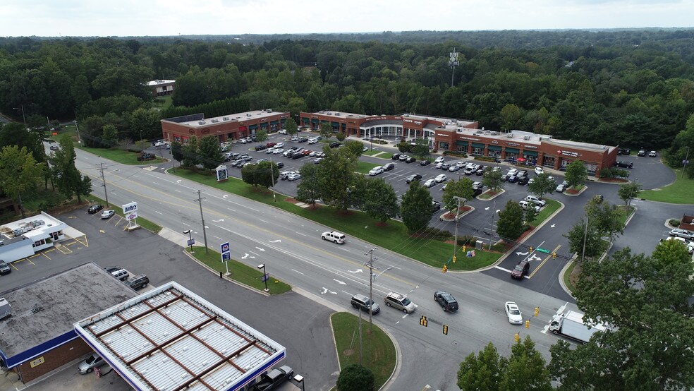 More Photos Of 1231 Eastchester Dr, High Point Unknown For Lease