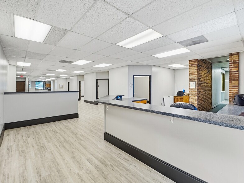 More Photos Of 1212 Air Depot, Midwest City Office For Lease
