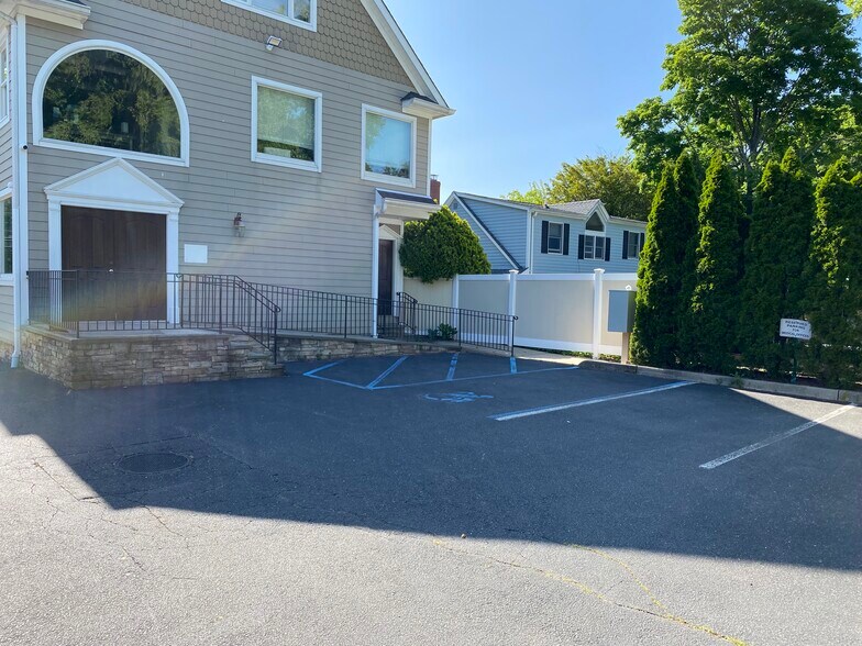 More Photos Of 12 Little Neck Rd, Centerport Storefront Retail Office For Lease