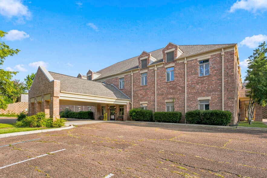 Primary Photo Of 450 Towne Center Blvd, Ridgeland Skilled Nursing Facility For Sale