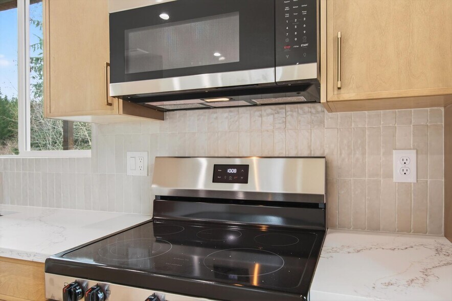 More Photos Of 11 Sun Crest Ln, Cathlamet Multifamily For Sale