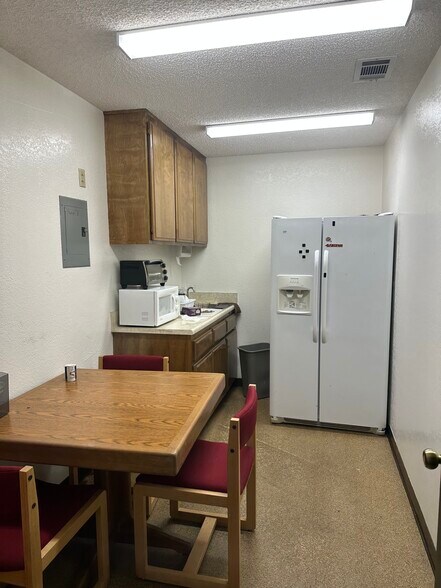 More Photos Of 17151 Main St, Hesperia Medical For Lease