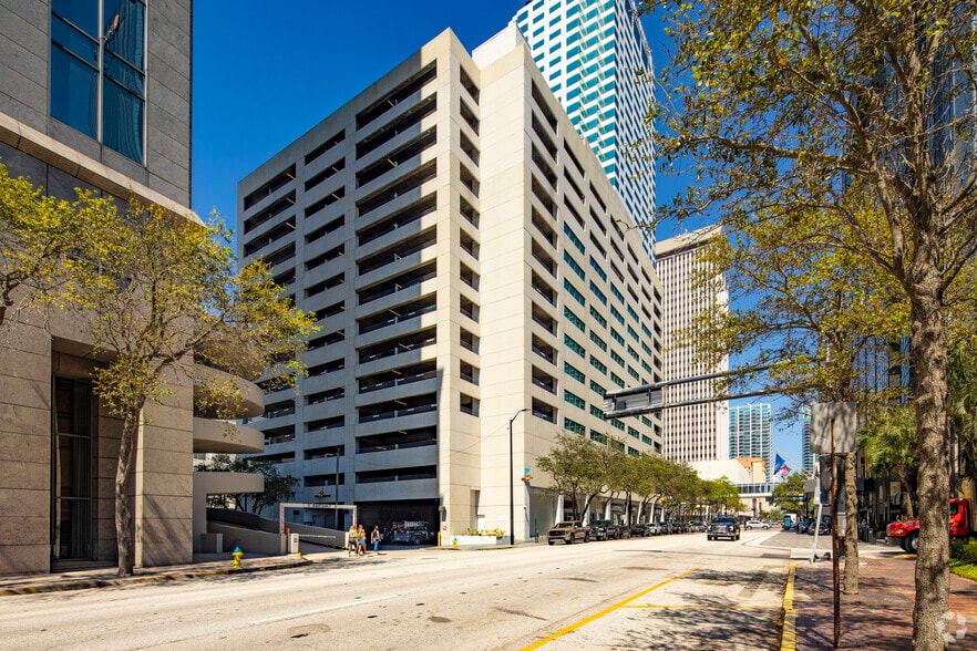 More Photos Of 203 N Ashley Dr, Tampa Parking Lot For Lease