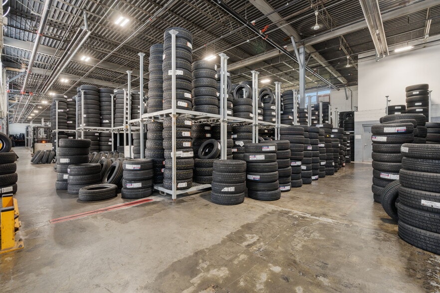 More Photos Of 87-147 Avocado St, Springfield Distribution For Sale