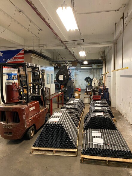 More Photos Of 4437-4447 W Rice St, Chicago Warehouse For Lease