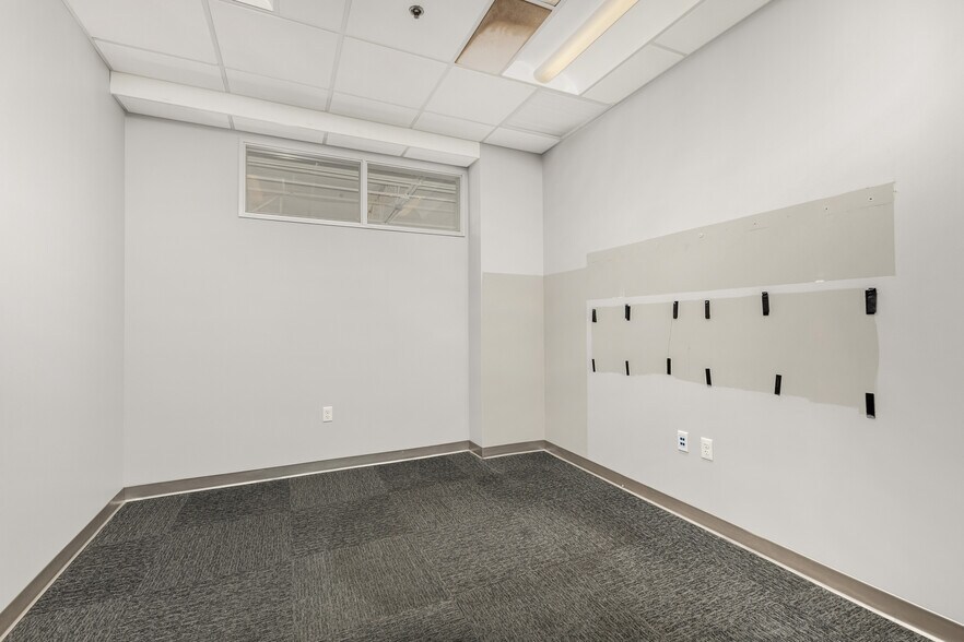 More Photos Of 450 N 54th St, Chandler Distribution For Lease