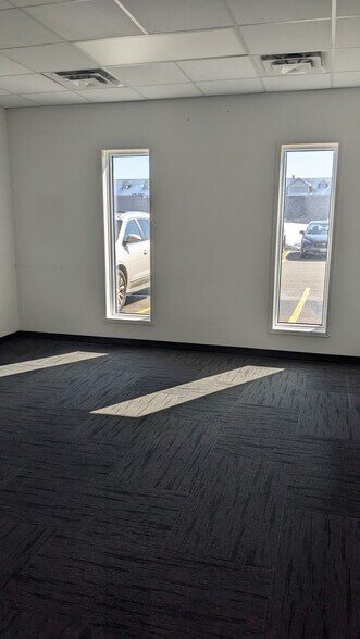 More Photos Of 1106-1112 Dearness Dr, London Light Distribution For Lease