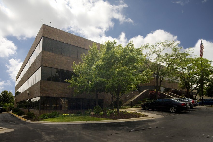 More Photos Of 1001 W 31st St, Downers Grove Office For Sale