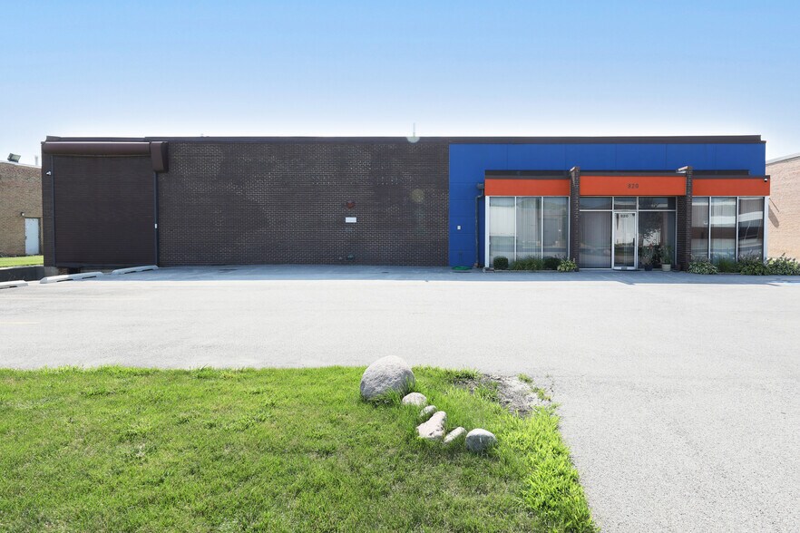 More Photos Of 820 Nicholas Blvd, Elk Grove Village Manufacturing For Lease