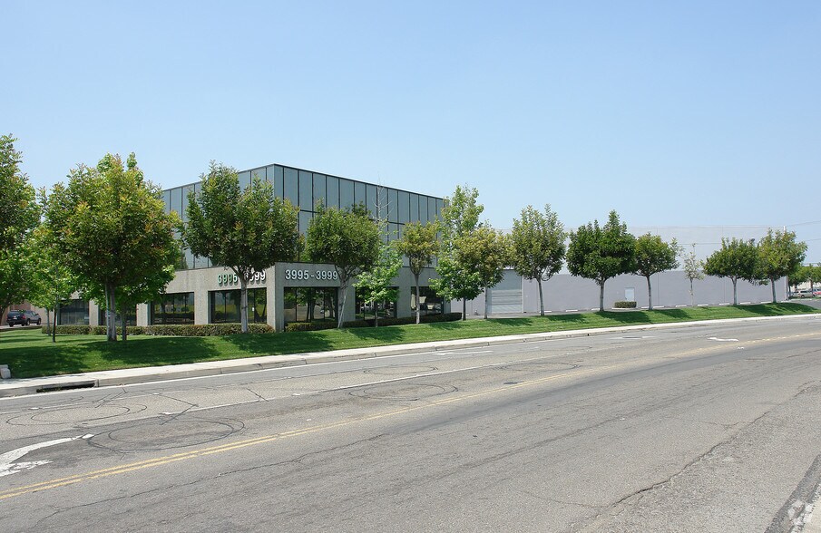 More Photos Of 3999 E La Palma Ave, Anaheim Warehouse For Sale