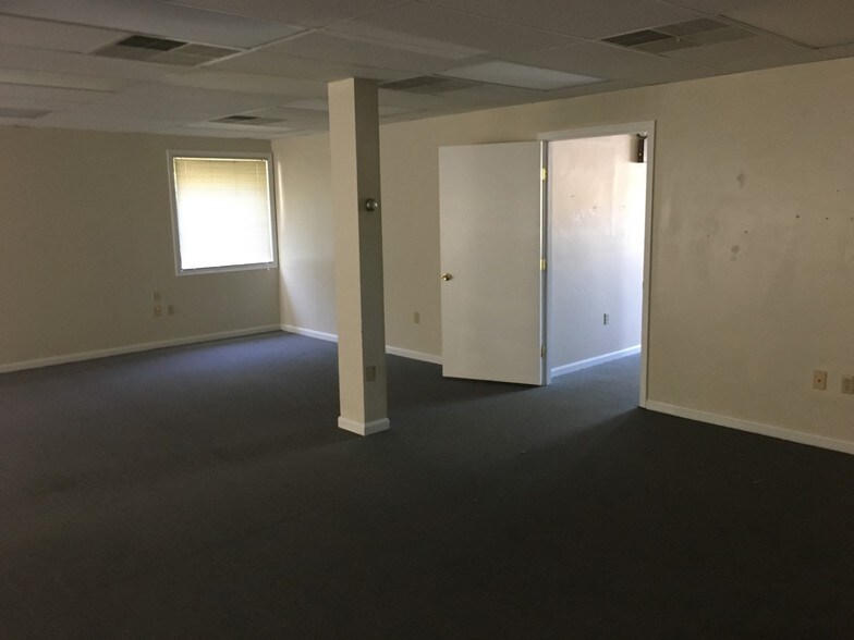 More Photos Of 838 Walker Sq, Dover Office For Sale