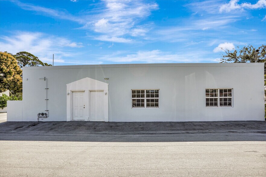 More Photos Of 3496 NE 12th Ter, Oakland Park Warehouse For Sale