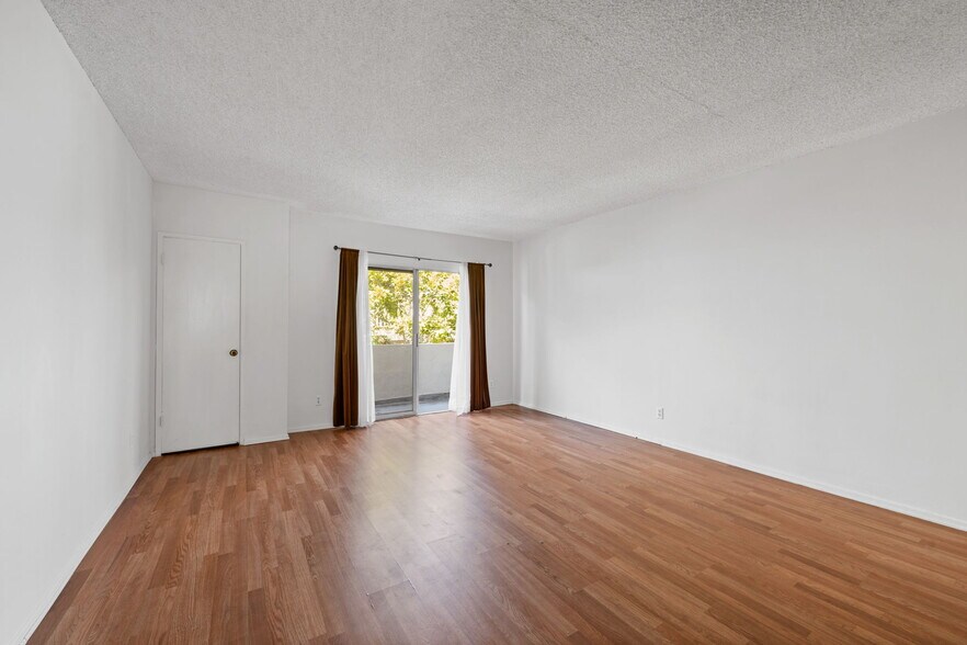 More Photos Of 3623 Clarington Ave, Los Angeles Apartments For Sale