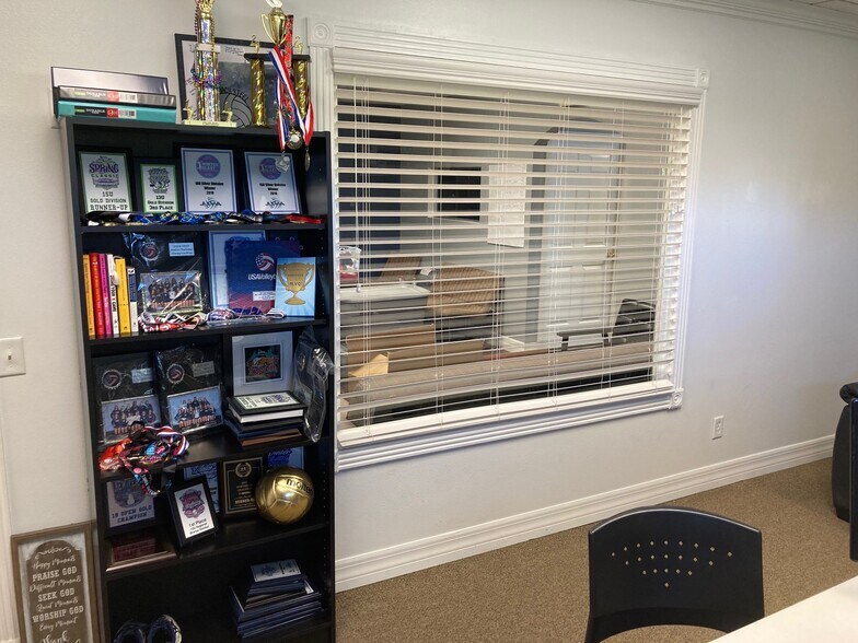 More Photos Of 21422 Carson Dr, Land O' Lakes Warehouse For Sale