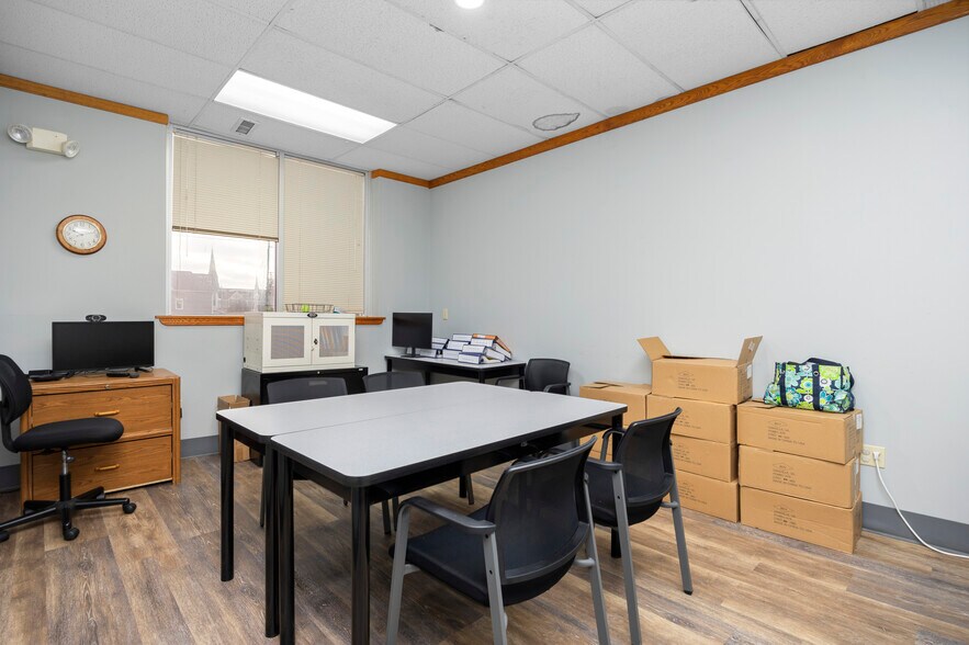 More Photos Of 419 W Market St, Sandusky Light Distribution For Sale