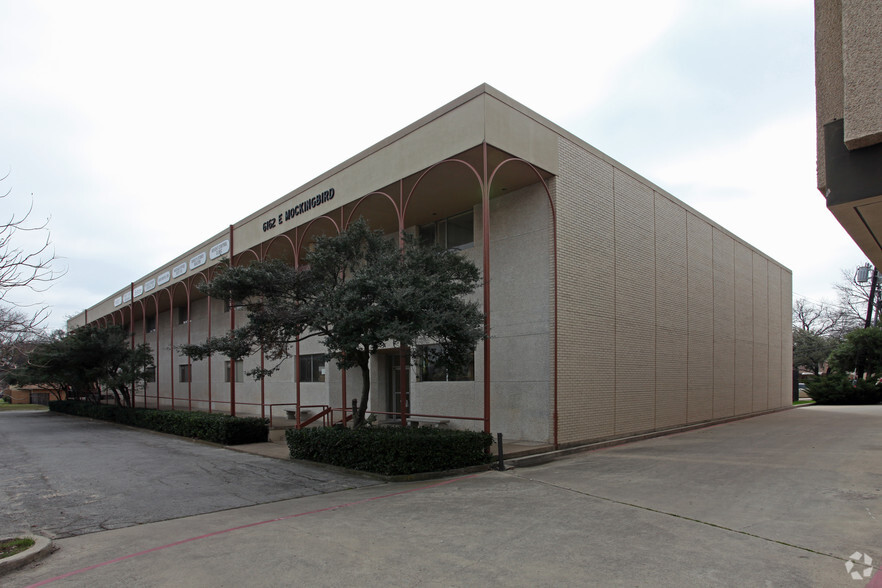 Primary Photo Of 6162 E Mockingbird Ln, Dallas Medical For Lease