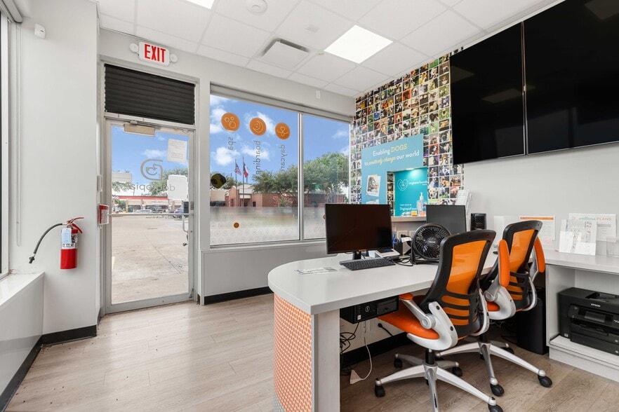 More Photos Of 6015 Fairmont Pky, Pasadena Freestanding For Sale