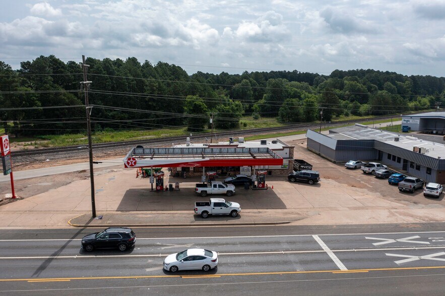 More Photos Of 514 S Eastman Rd, Longview Service Station For Sale