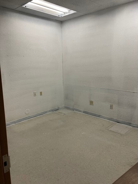 More Photos Of 1779 N Zaragosa Rd, El Paso Storefront For Sale
