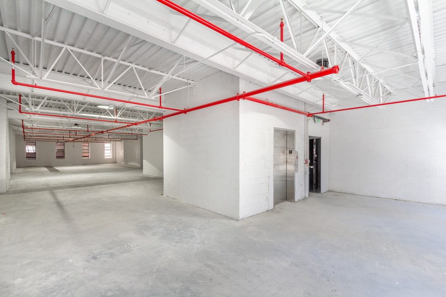 More Photos Of 404 E Baltimore St, Baltimore Storefront Retail Office For Lease