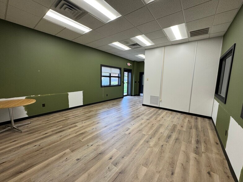 More Photos Of 245 Old Egg Harbor Rd, West Berlin Manufacturing For Lease