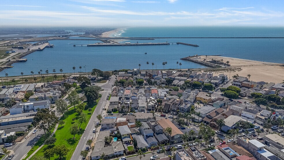 More Photos Of 1521 Marine Ave, Seal Beach Apartments For Sale