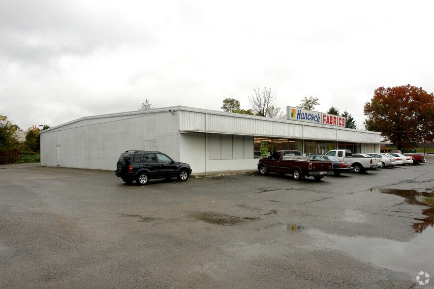 More Photos Of 523 E Lewis And Clark Pky, Clarksville General Retail For Sale