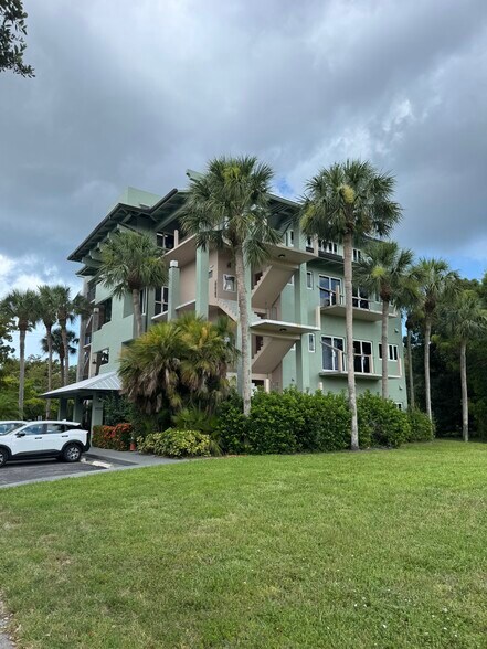 More Photos Of 4532 Tamiami Trl E, Naples Office For Lease