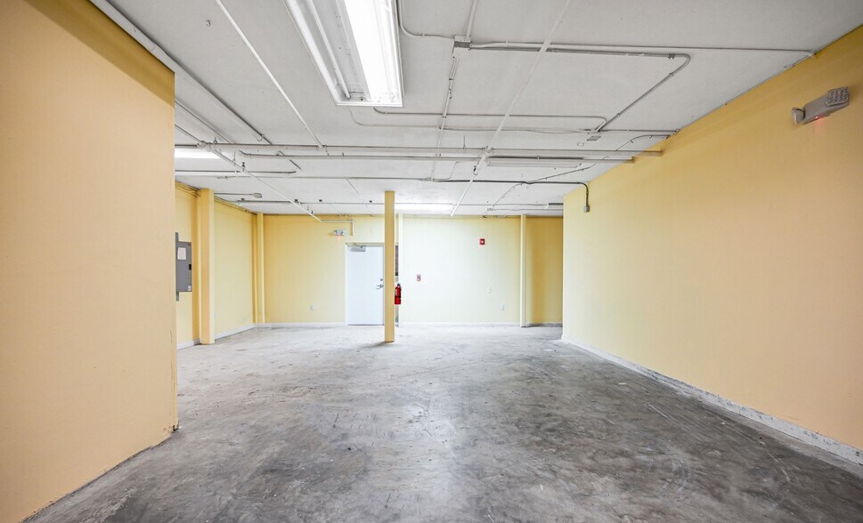 More Photos Of 919 Collins Ave, Miami Beach Office For Lease