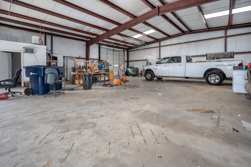 More Photos Of 319-323 NW 59th St, Oklahoma City Manufacturing For Sale