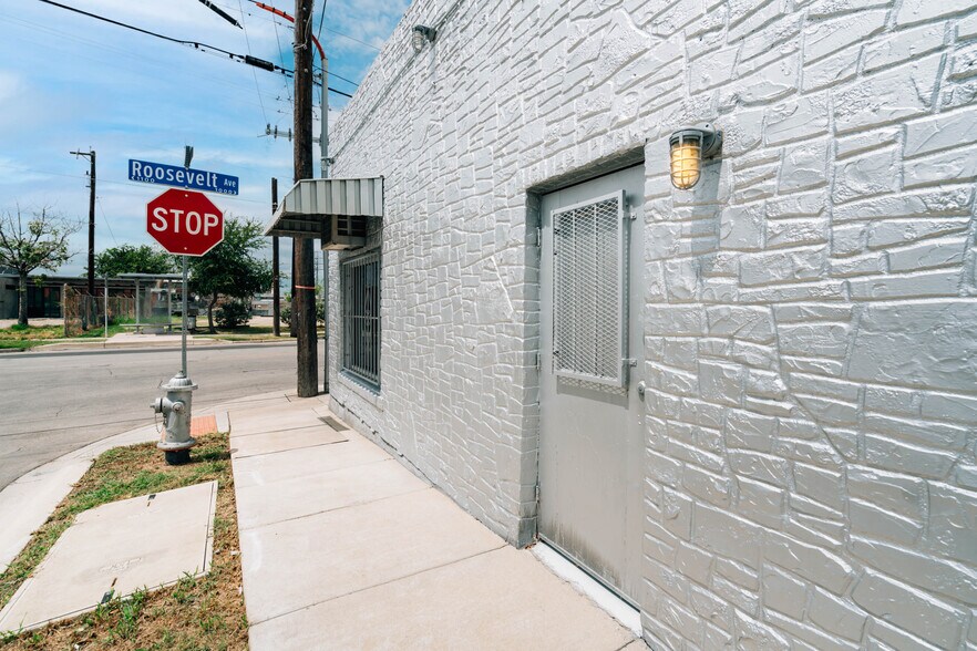 More Photos Of 1020 Roosevelt Ave, San Antonio Freestanding For Sale
