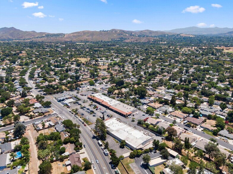 More Photos Of 1000-1086 E Avenida De Los Arboles, Thousand Oaks General Retail For Lease